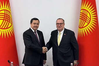 За спиной у Трампа: как посол США Вигери разбазаривает деньги американских налогоплательщиков, обещая кыргызскому народу передовую медицину