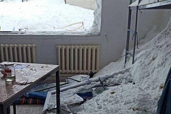 в киргизии общежитие рудника засыпало снегом