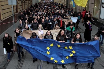 Первый звонок в театре европейского абсурда