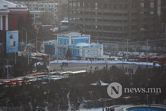 Как дипломаты посольства США в Монголии выводят людей на митинг в центр Улан-Батора