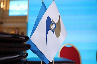 кыргызстан попросил еаэс разъяснить правила применения системы  бесплатной медицины для мигрантов в россии