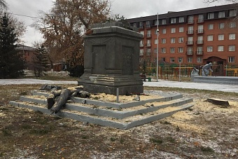 «Ильич в Казахстане для многих, как заноза»: в Павлодаре разрушен памятник Ленину, власти винят во всем… ураган