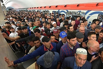 Узбекская диаспора в России обратилась к Медведеву с просьбой улучшить условия питания трудовых мигрантов