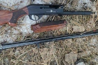 в казахстане вдоль трассы алматы – оскемен полицейские нашли схрон с оружием