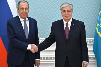 тасс: лавров и токаев обсудили взаимодействие в еаэс, одкб и шос