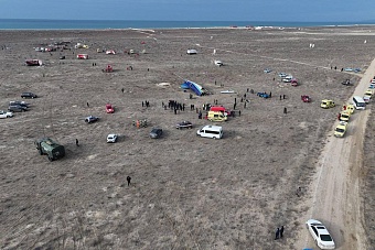 тасс: президент рф владимир путин может очно обсудить с токаевым крушение самолета под актау