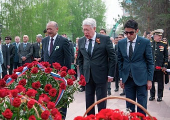 тасс: в астане дипломаты стран снг почтили память погибших в великой отечественной войне