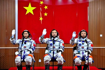 Встретились в космосе русский, американец и китаец…