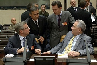 мид кыргызстана опубликовал редкие фото чингиза айтматова к 95-летию писателя