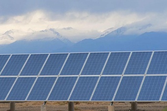 крупнейшая в мире солнечная электростанция заработала в китае