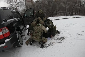 браконьер из кыргызстана попался на подкупе сахалинского пограничника: его выдворят из рф на 70 лет