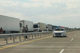 16 тыс.автомобилей стоят в очереди на границе казахстана и китая