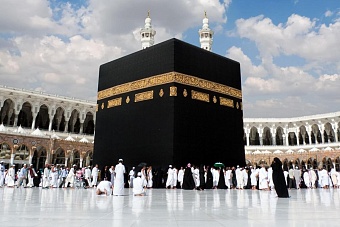 посягнули на святое: более 30 паломников в мекку обманули в алматы