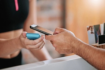 в кыргызстане хотят полностью перейти на безналичные расчеты в магазинах