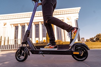 до 1 января 2024 года узбекистанцам разрешили ездить на мопедах и скутерах без водительского удостоверения