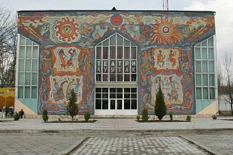 Российские куклы покорили Таджикистан: театр из Новосибирска привез в Душанбе «трех котов»