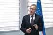 Как американский посол командует Казахстаном на русском и английском языках