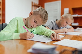 в казахстанском актобе в школах перешли на онлайн-обучение