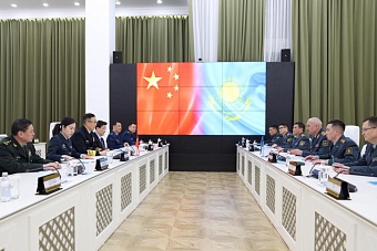 главы военных ведомств китая и казахстана договорились о расширении сотрудничества