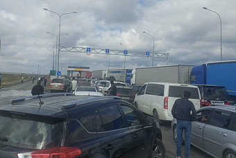 затор на границе: скопление транспорта образовалось на погранпереходе казахстана с рф