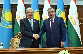 Президент Казахстана заявил о выводе сотрудничества Астаны и Душанбе на новый уровень