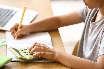 эпидемия накрывает школы казахстана: почти 1500 классов ушли на карантин