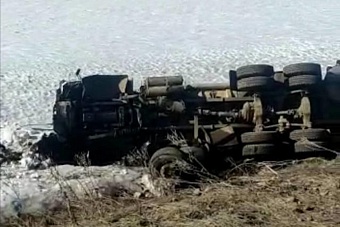 на трассе усть-каменогорск-алтай опрокинулась цистерна с серной кислотой