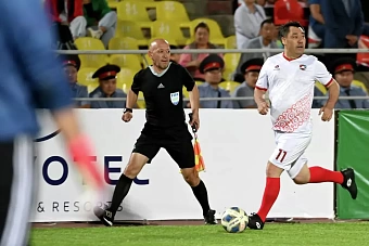 президент кыргызстана сыграет против роналдиньо и других легенд футбола