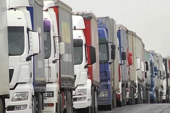 многокилометровые пробки возникли на границе казахстана с россией