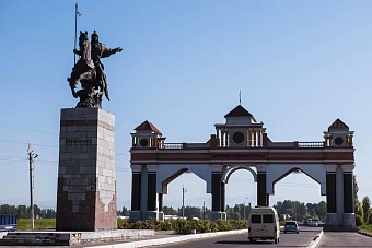 переименование джалал-абада в манас обойдётся в 15 млн сомов: перенесут ли в него парламент страны