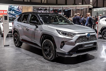 подорожание бензина спровоцировало резкий скачок цен на toyota rav4 hybrid 