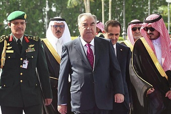 президент таджикистана эмомали рахмон прибыл в саудовскую аравию для участия в саммите