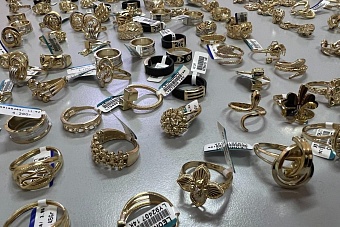 в аэропорту столицы киргизии пресекли ввоз ювелирных украшений на сумму свыше 4 млн сомов