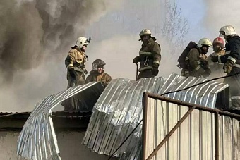 в алматы загорелся большой склад с товарами