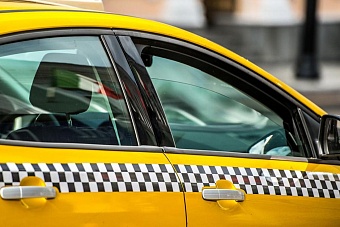 Казахстанских перевозчиков такси обяжут заключать трудовые договоры с водителями