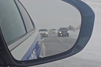 полицейские в казахстане помогли в непогоду более 5 тысячам водителей автомобилей