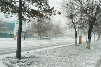 в казахстане спасатели вытащили 30 автомобилей застрявших на трассе