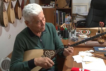 домбра – всему голова: мастер из алматы создал более 2,5 тысяч национальных инструментов