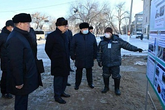 Токаев проверил, как восстанавливают теплотрассу в Рудном