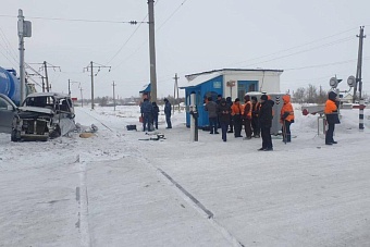 дтп на железнодорожном переезде в казахстане: 3 человека погибли и 3 госпитализированы