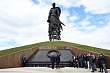 президент киргизии возложил венок к мемориалу советскому солдату в ржеве