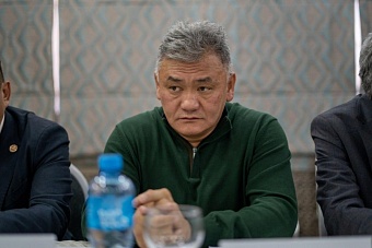 «Почему кыргызы должны принимать «левый» тюркский алфавит, когда наша письменность является гораздо старше государственности Турции?»