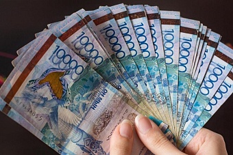 налоговый инспектор тайно оформлял кредиты на казахстанцев и присваивал чужие деньги