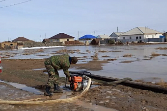 несколько домов затопило стоками канализации в казахстанском усть-каменогорске