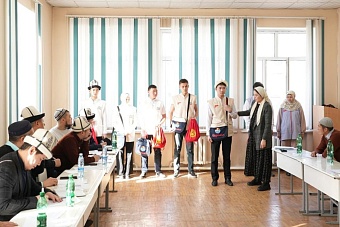 киргизские паломники совершат хадж в жилетках за $15