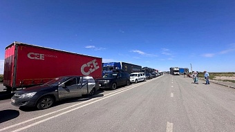 заторы на границе казахстана и россии: сотни автомобилей ждут досмотра