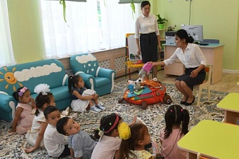 в казахстане воспитателям детсадов поднимут зарплату на 30%