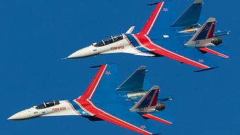 пилотажные группы «русские витязи» и «стрижи» прибыли в беларусь для участия в параде ко дню независимости