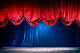 в казахстане работник театра умер во время спектакля 