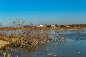 река сырдарья размыла трассу под кызылордой в казахстане